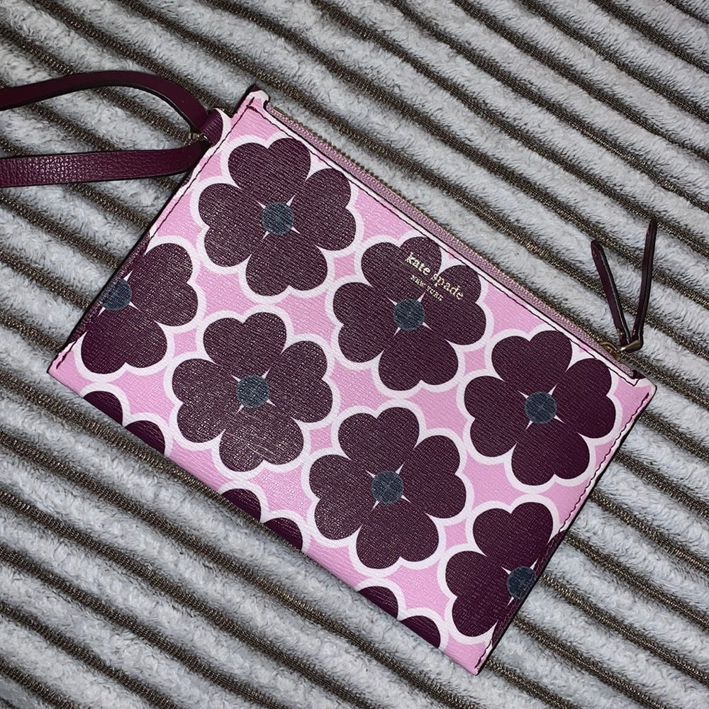 Brand new Kate spade saffiano pouch